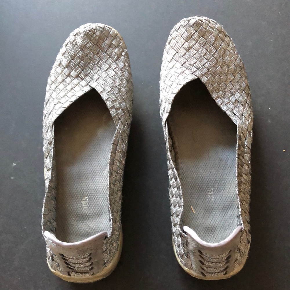 Women’s shoes in grey/silver, very comfortable, size 6.5